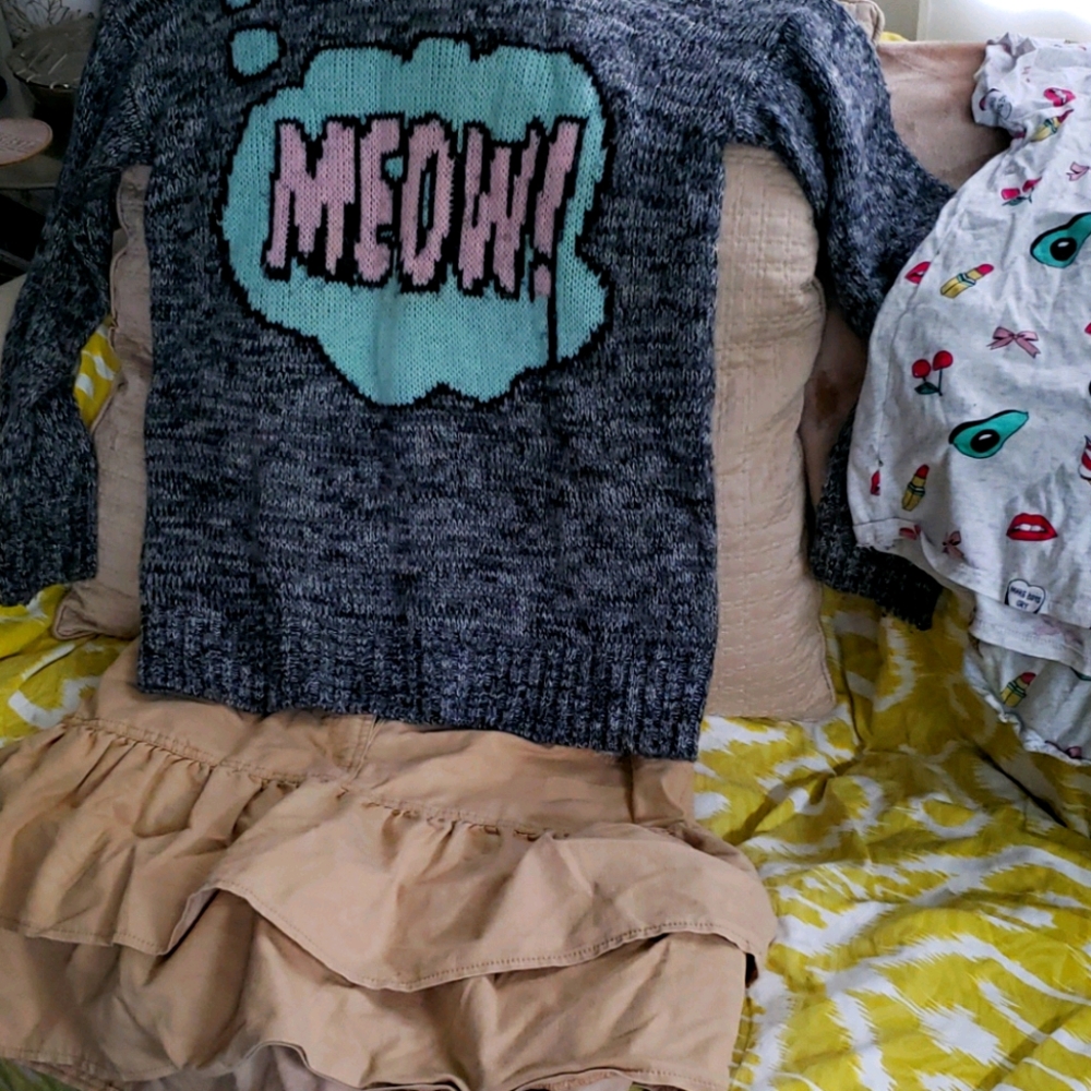 Sweater/Skirt/Sneakers